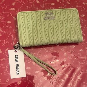 Steve Madden Textured Mint Wristlet